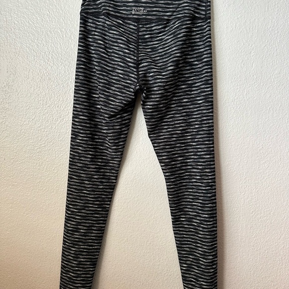 Zella Black and White Striped Leggings SP - Picture 3 of 4